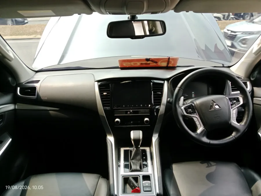 Foto Mobil Bekas Dashboard Mitsubishi Pajero Sport 2.4 Dakar 4X2 tahun 2022