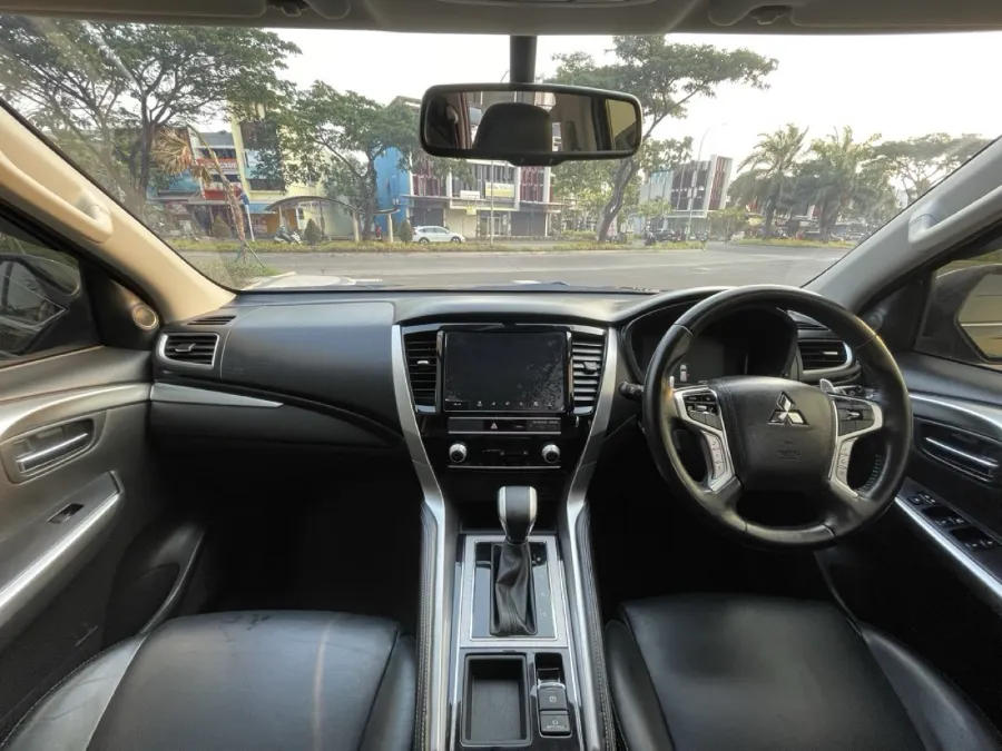 Foto Mobil Bekas Dashboard Mitsubishi Pajero Sport 2.4 Dakar 4X2 tahun 2022