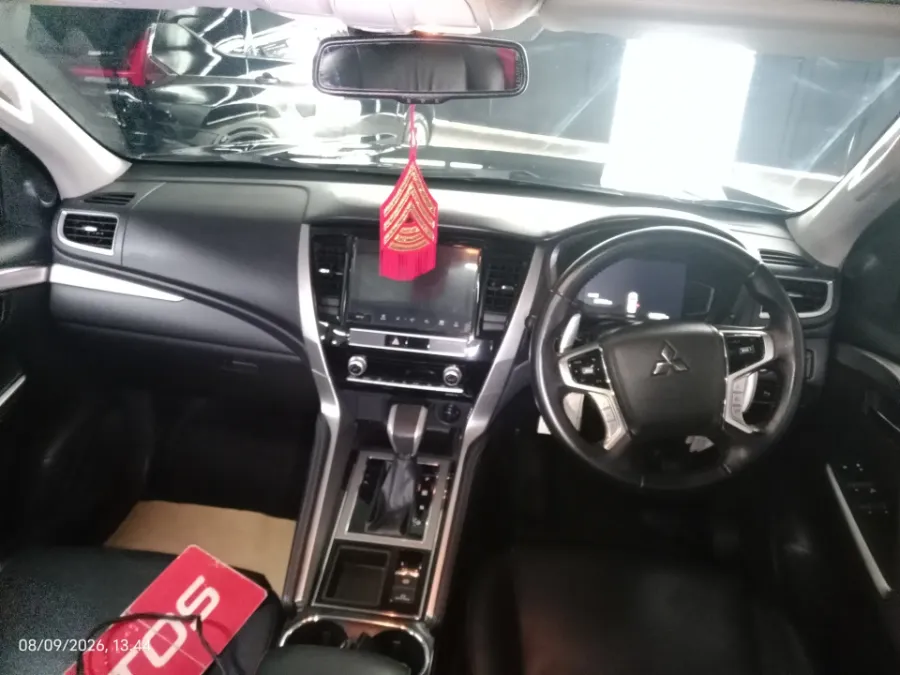 Foto Mobil Bekas Dashboard Mitsubishi Pajero Sport 2.4 Dakar 4X2 tahun 2022