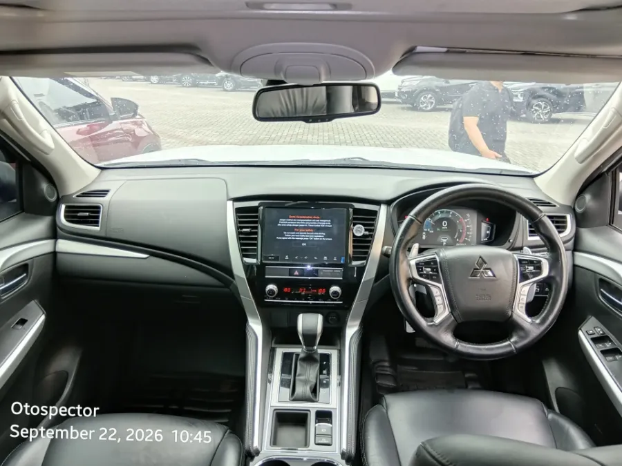 Foto Mobil Bekas Dashboard Mitsubishi Pajero Sport 2.4 Dakar 4X2 tahun 2022