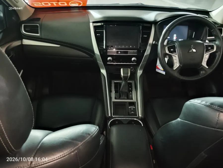 Foto Mobil Bekas Dashboard Mitsubishi Pajero Sport 2.4 Dakar 4X2 tahun 2022