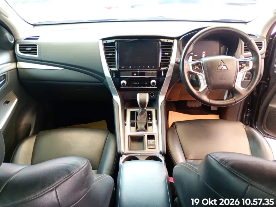 Foto Mobil Bekas Dashboard Mitsubishi Pajero Sport 2.4 Dakar 4X2 tahun 2022