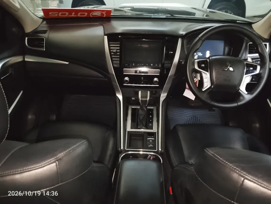 Foto Mobil Bekas Dashboard Mitsubishi Pajero Sport 2.4 Dakar 4X2 tahun 2022