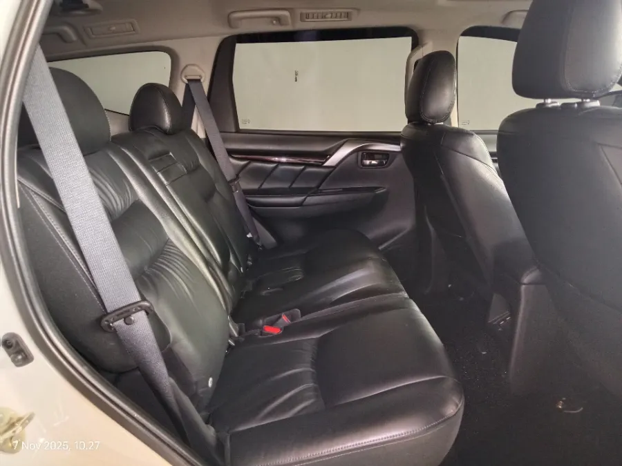 Foto Mobil Bekas Kabin Belakang Mitsubishi Pajero Sport 2.4 Dakar 4X2 tahun 2022