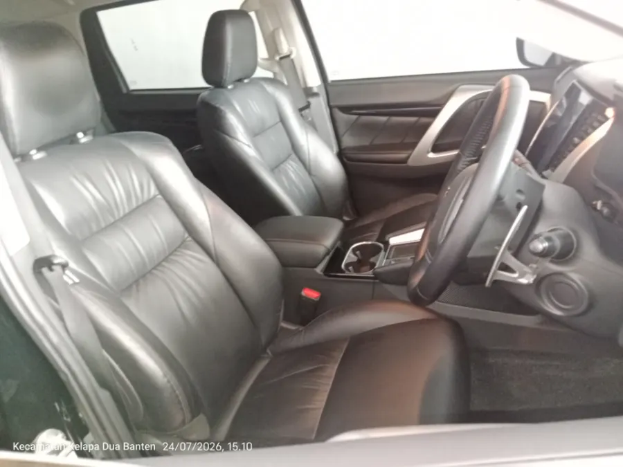 Foto Mobil Bekas Kabin Depan Mitsubishi Pajero Sport 2.4 Dakar 4X2 tahun 2022