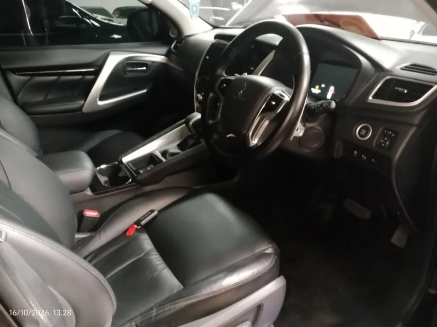 Foto Mobil Bekas Kabin Depan Mitsubishi Pajero Sport 2.4 Dakar 4X2 tahun 2022