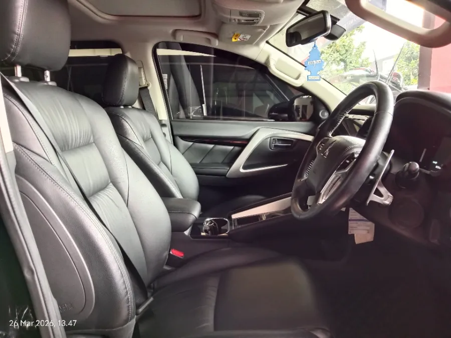 Foto Mobil Bekas Kabin Depan Mitsubishi Pajero Sport 2.4 Dakar 4X2 tahun 2022