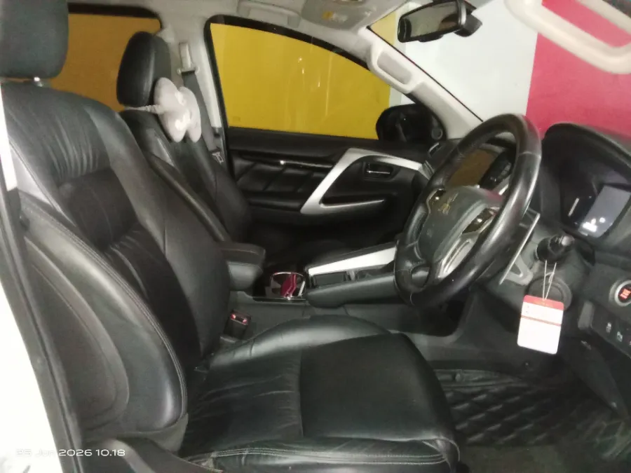 Foto Mobil Bekas Kabin Depan Mitsubishi Pajero Sport 2.4 Dakar 4X2 tahun 2022