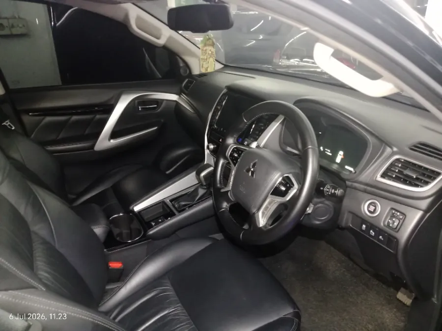 Foto Mobil Bekas Kabin Depan Mitsubishi Pajero Sport 2.4 Dakar 4X2 tahun 2022