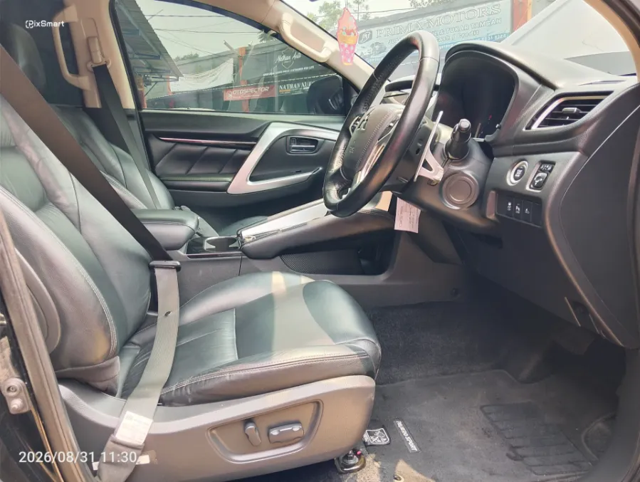 Foto Mobil Bekas Kabin Depan Mitsubishi Pajero Sport 2.4 Dakar 4X2 tahun 2022