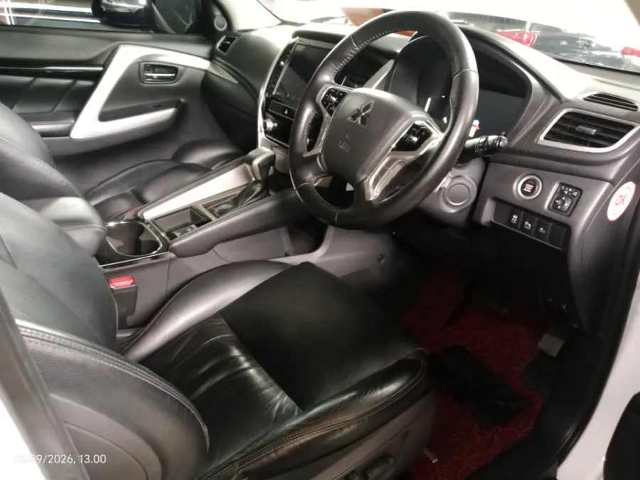 Foto Mobil Bekas Kabin Depan Mitsubishi Pajero Sport 2.4 Dakar 4X2 tahun 2022