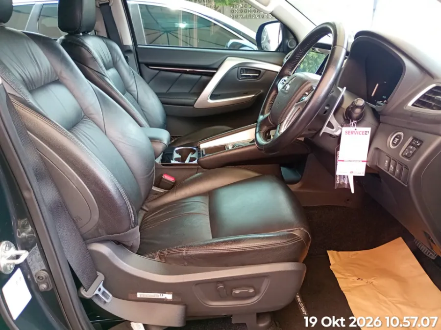 Foto Mobil Bekas Kabin Depan Mitsubishi Pajero Sport 2.4 Dakar 4X2 tahun 2022