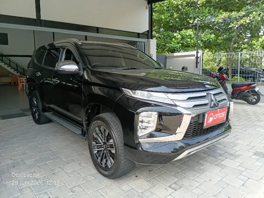Foto Mobil Bekas Kanan Depan Mitsubishi Pajero Sport 2.4 Dakar 4X2 tahun 2022