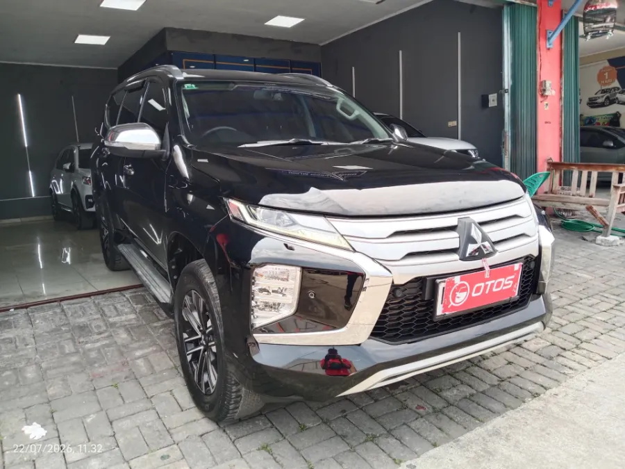 Foto Mobil Bekas Kanan Depan Mitsubishi Pajero Sport 2.4 Dakar 4X2 tahun 2022