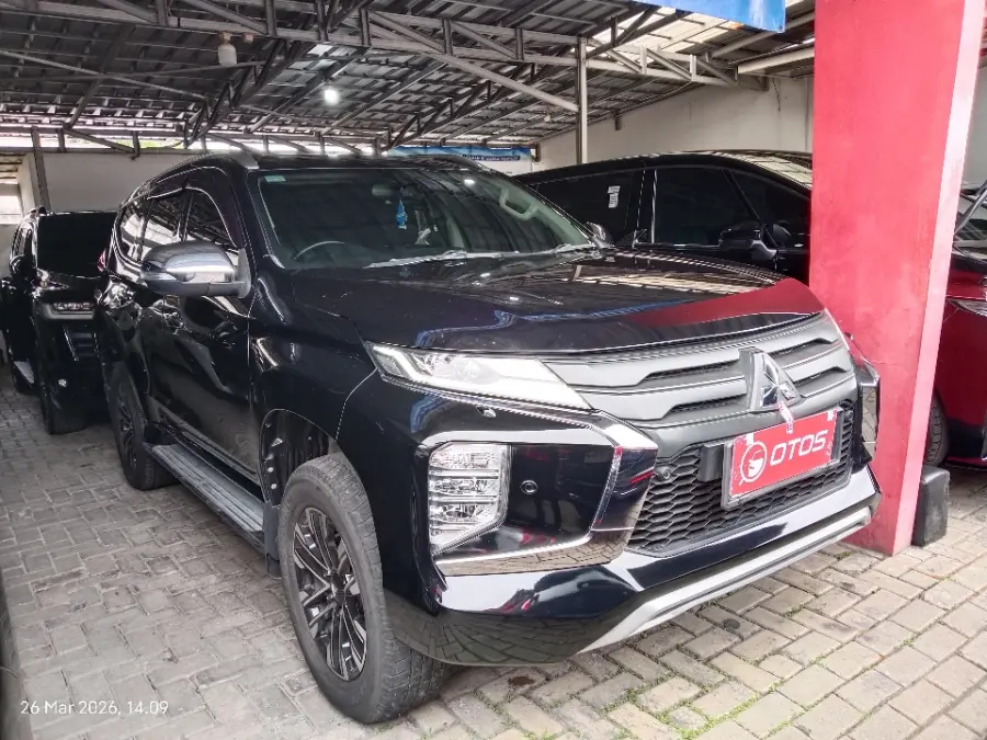 Foto Mobil Bekas Kanan Depan Mitsubishi Pajero Sport 2.4 Dakar 4X2 tahun 2022