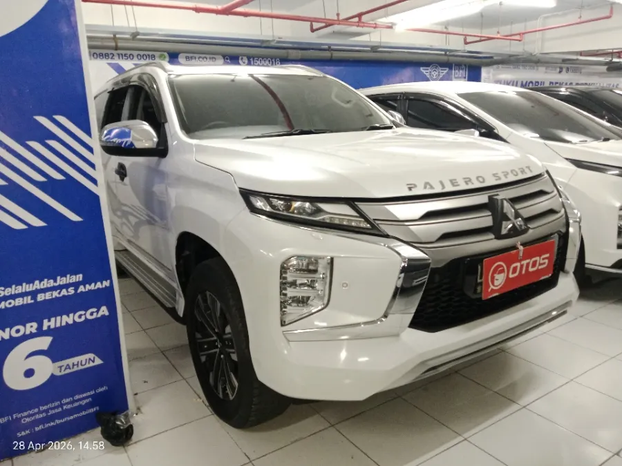 Foto Mobil Bekas Kanan Depan Mitsubishi Pajero Sport 2.4 Dakar 4X2 tahun 2022