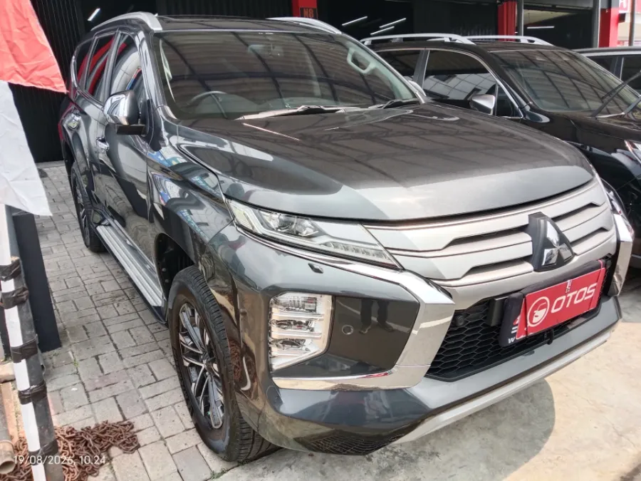Foto Mobil Bekas Kanan Depan Mitsubishi Pajero Sport 2.4 Dakar 4X2 tahun 2022