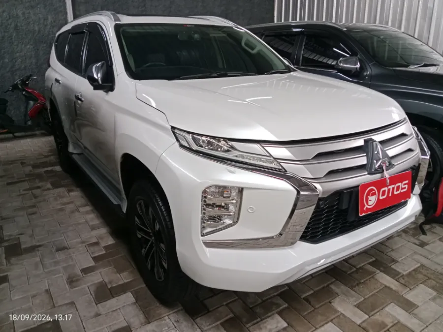 Foto Mobil Bekas Kanan Depan Mitsubishi Pajero Sport 2.4 Dakar 4X2 tahun 2022