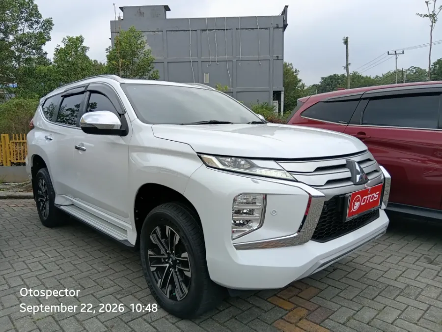 Foto Mobil Bekas Kanan Depan Mitsubishi Pajero Sport 2.4 Dakar 4X2 tahun 2022