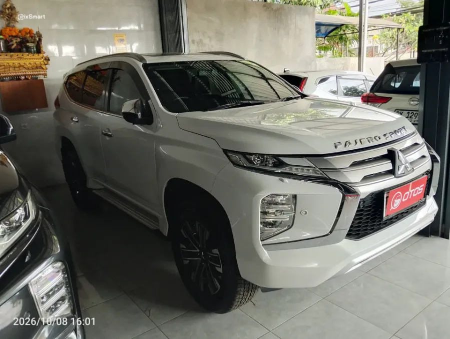Foto Mobil Bekas Kanan Depan Mitsubishi Pajero Sport 2.4 Dakar 4X2 tahun 2022