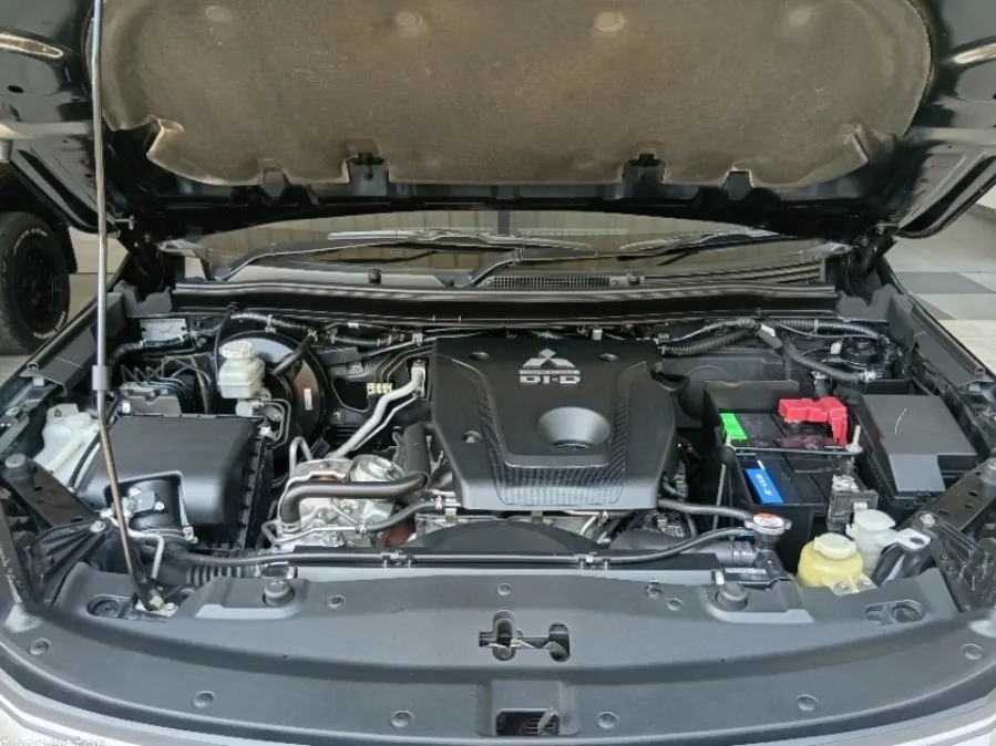 Foto Mobil Bekas Mesin Mitsubishi Pajero Sport 2.4 Dakar 4X2 tahun 2022