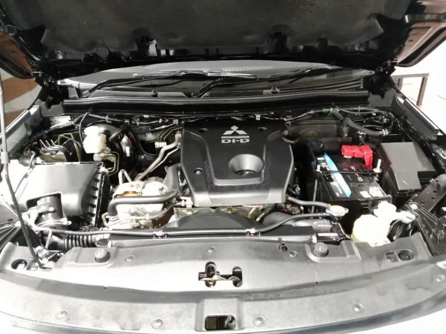 Foto Mobil Bekas Mesin Mitsubishi Pajero Sport 2.4 Dakar 4X2 tahun 2022