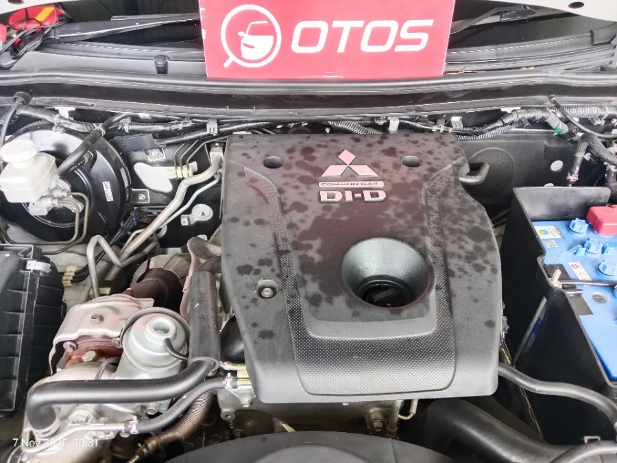 Foto Mobil Bekas Mesin Mitsubishi Pajero Sport 2.4 Dakar 4X2 tahun 2022