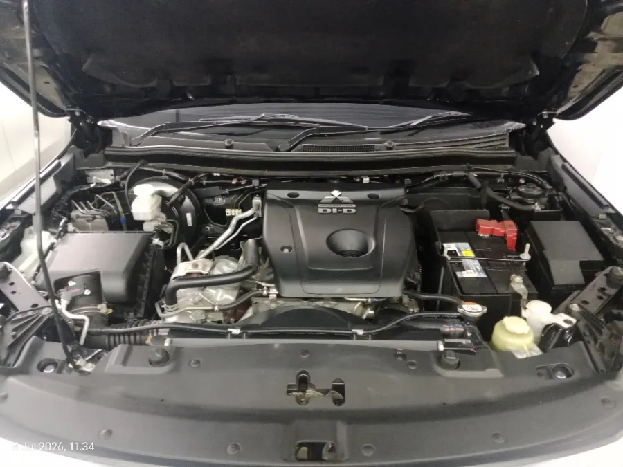 Foto Mobil Bekas Mesin Mitsubishi Pajero Sport 2.4 Dakar 4X2 tahun 2022