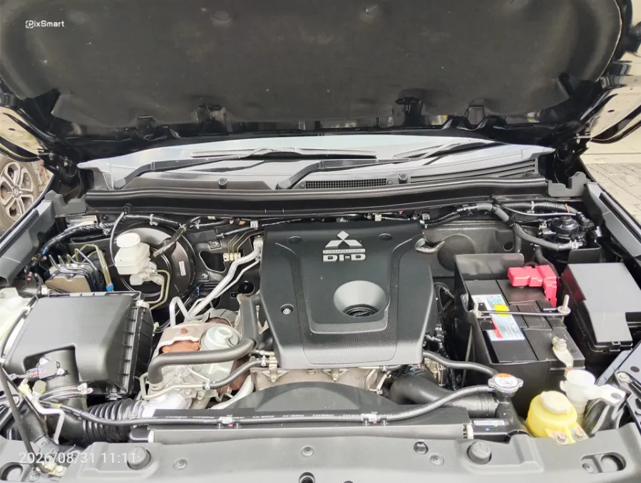 Foto Mobil Bekas Mesin Mitsubishi Pajero Sport 2.4 Dakar 4X2 tahun 2022