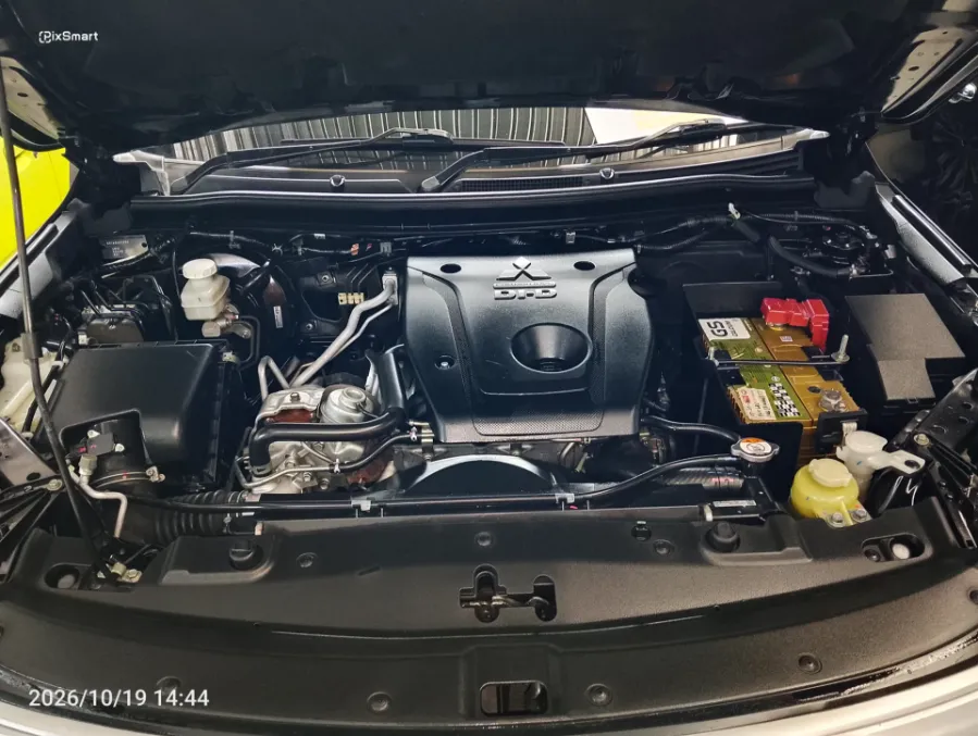 Foto Mobil Bekas Mesin Mitsubishi Pajero Sport 2.4 Dakar 4X2 tahun 2022