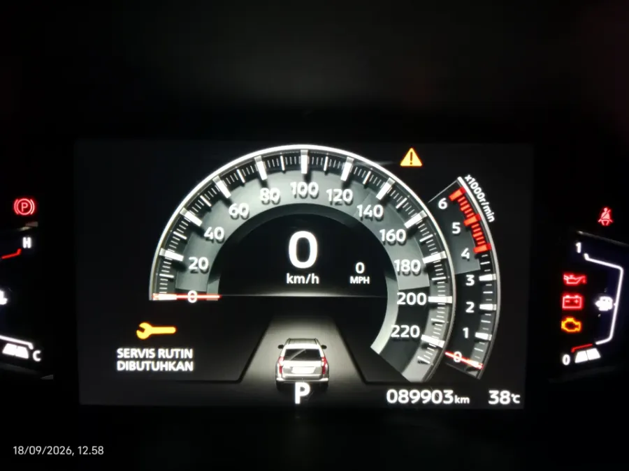 Foto Mobil Bekas Odometer Mitsubishi Pajero Sport 2.4 Dakar 4X2 tahun 2022