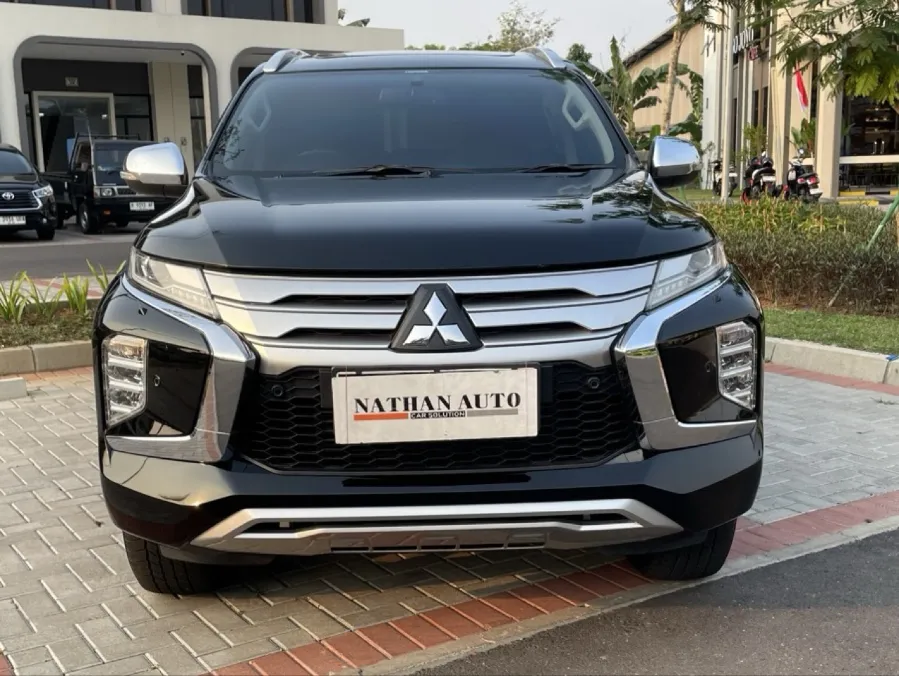 Foto Mobil Bekas Tampak Depan Mitsubishi Pajero Sport 2.4 Dakar 4X2 tahun 2022