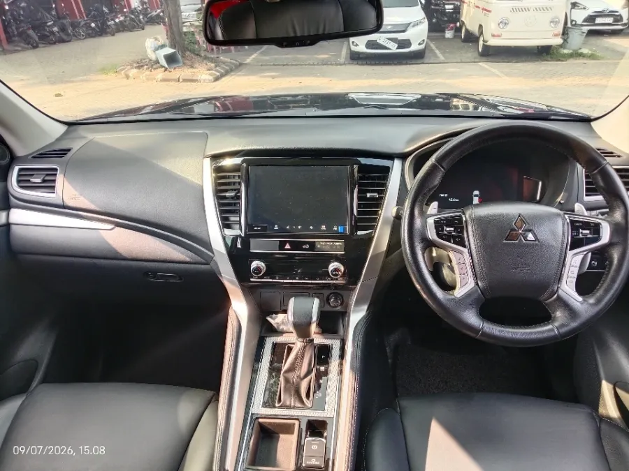 Foto Mobil Bekas Dashboard Mitsubishi Pajero Sport 2.4 Dakar 4X2 tahun 2023