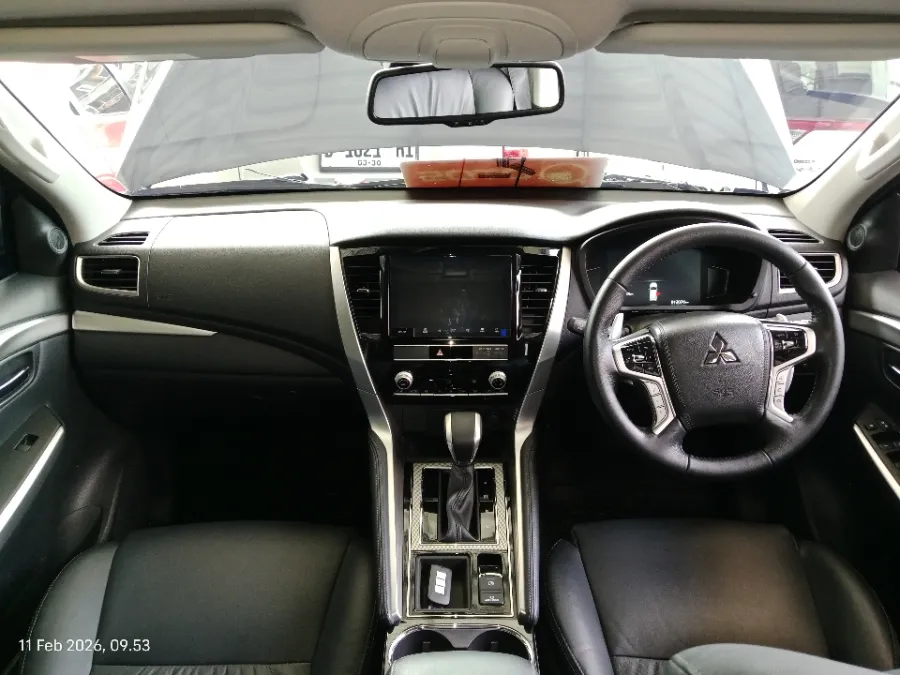 Foto Mobil Bekas Dashboard Mitsubishi Pajero Sport 2.4 Dakar 4X2 tahun 2023