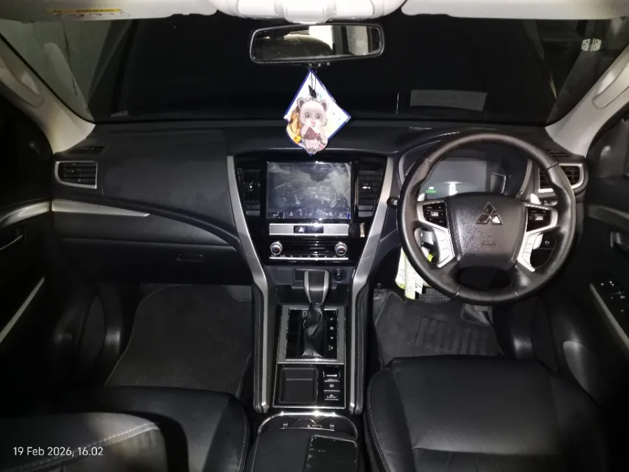 Foto Mobil Bekas Dashboard Mitsubishi Pajero Sport 2.4 Dakar 4X2 tahun 2023