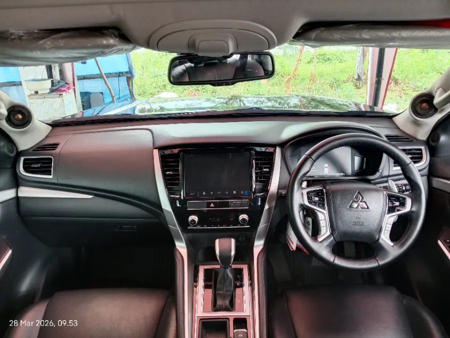 Foto Mobil Bekas Dashboard Mitsubishi Pajero Sport 2.4 Dakar 4X2 tahun 2023