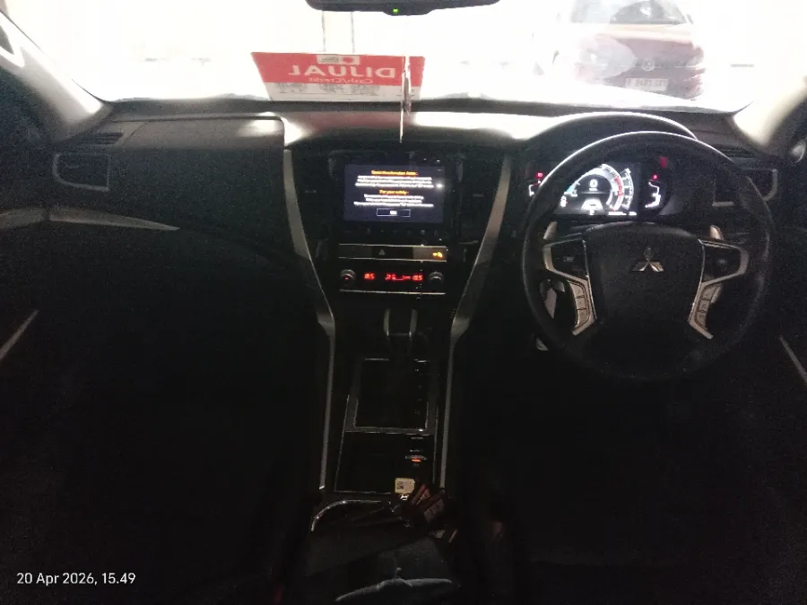 Foto Mobil Bekas Dashboard Mitsubishi Pajero Sport 2.4 Dakar 4X2 tahun 2023