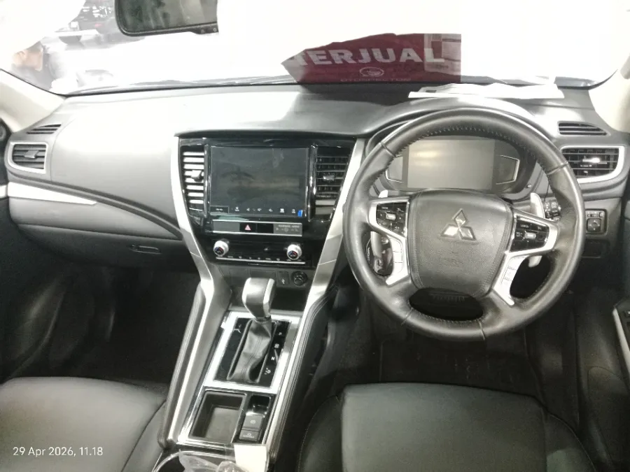 Foto Mobil Bekas Dashboard Mitsubishi Pajero Sport 2.4 Dakar 4X2 tahun 2023