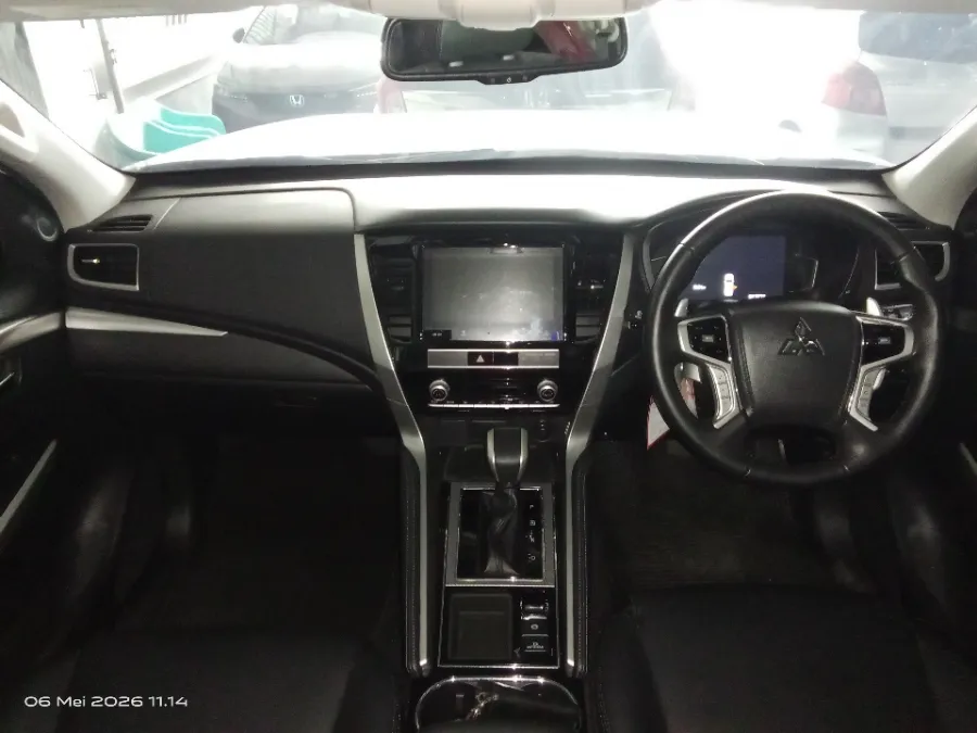Foto Mobil Bekas Dashboard Mitsubishi Pajero Sport 2.4 Dakar 4X2 tahun 2023