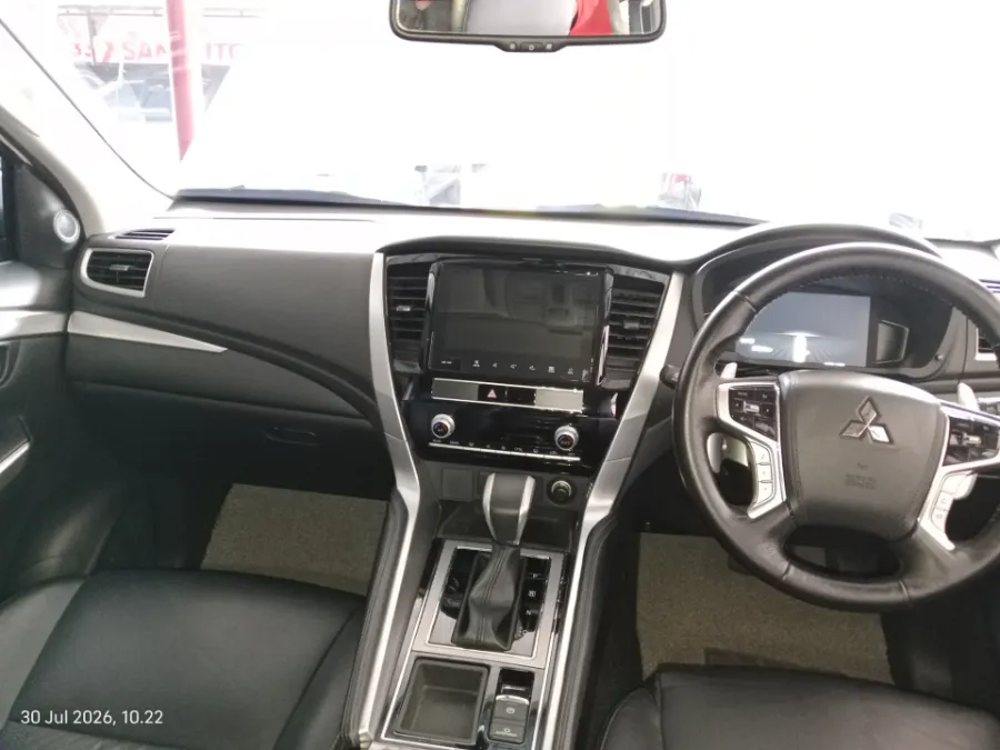 Foto Mobil Bekas Dashboard Mitsubishi Pajero Sport 2.4 Dakar 4X2 tahun 2023