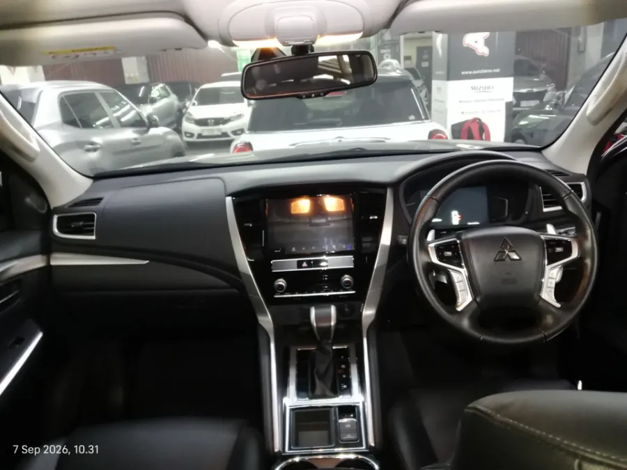 Foto Mobil Bekas Dashboard Mitsubishi Pajero Sport 2.4 Dakar 4X2 tahun 2023