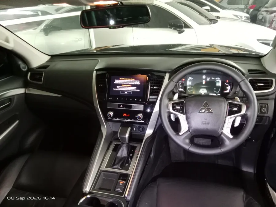 Foto Mobil Bekas Dashboard Mitsubishi Pajero Sport 2.4 Dakar 4X2 tahun 2023