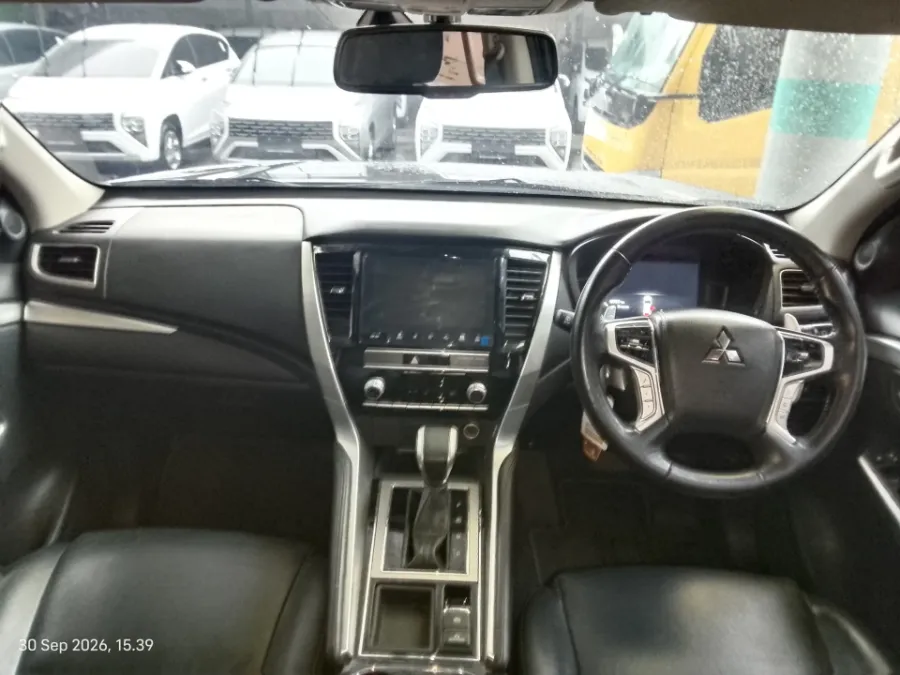 Foto Mobil Bekas Dashboard Mitsubishi Pajero Sport 2.4 Dakar 4X2 tahun 2023