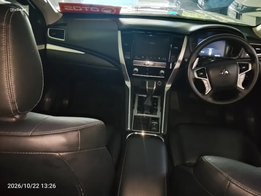Foto Mobil Bekas Dashboard Mitsubishi Pajero Sport 2.4 Dakar 4X2 tahun 2023