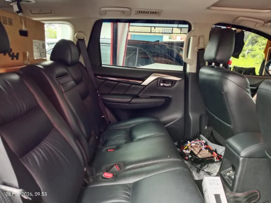Foto Mobil Bekas Kabin Belakang Mitsubishi Pajero Sport 2.4 Dakar 4X2 tahun 2023