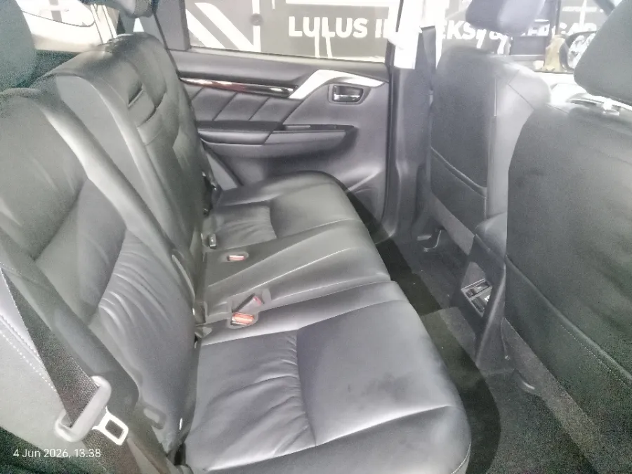 Foto Mobil Bekas Kabin Belakang Mitsubishi Pajero Sport 2.4 Dakar 4X2 tahun 2023