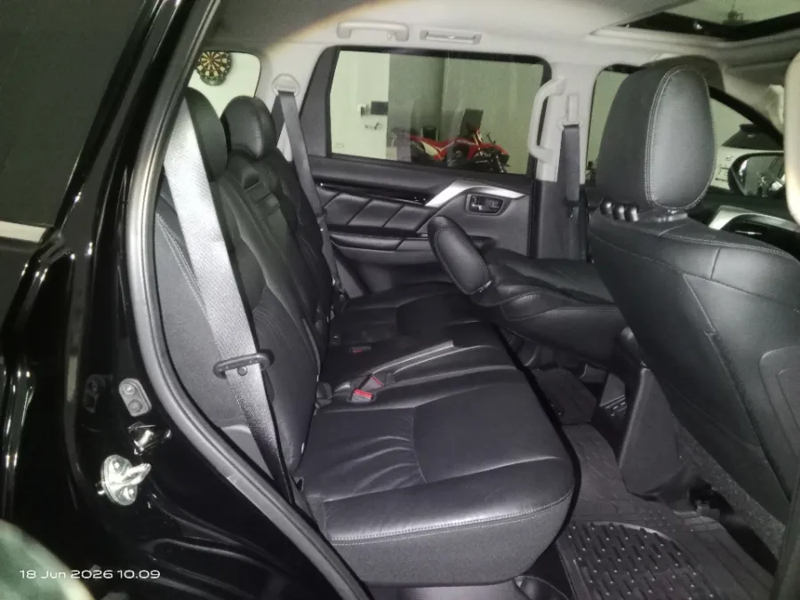 Foto Mobil Bekas Kabin Belakang Mitsubishi Pajero Sport 2.4 Dakar 4X2 tahun 2023