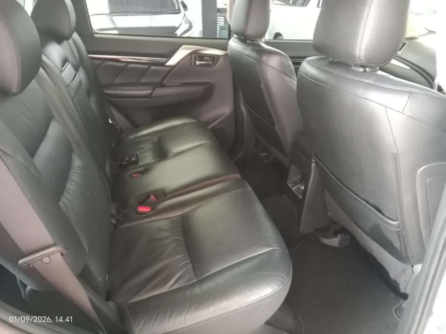 Foto Mobil Bekas Kabin Belakang Mitsubishi Pajero Sport 2.4 Dakar 4X2 tahun 2023