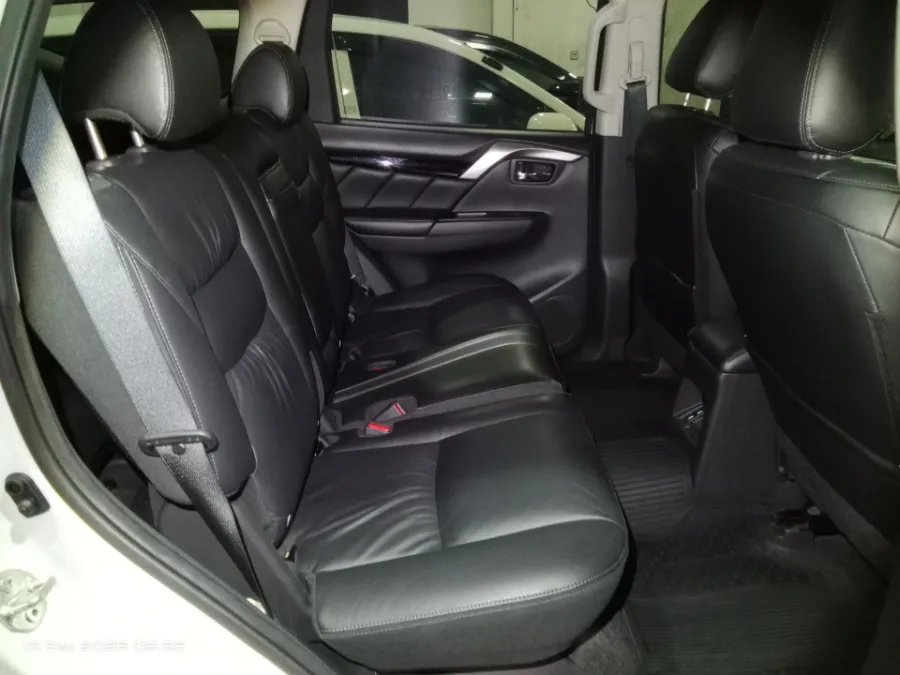 Foto Mobil Bekas Kabin Belakang Mitsubishi Pajero Sport 2.4 Dakar 4X2 tahun 2023