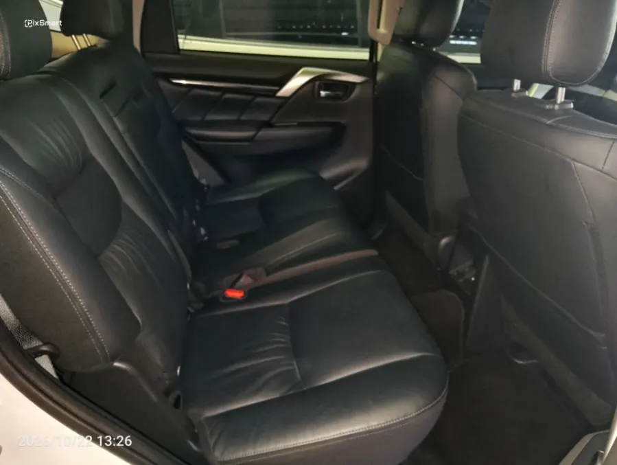 Foto Mobil Bekas Kabin Belakang Mitsubishi Pajero Sport 2.4 Dakar 4X2 tahun 2023